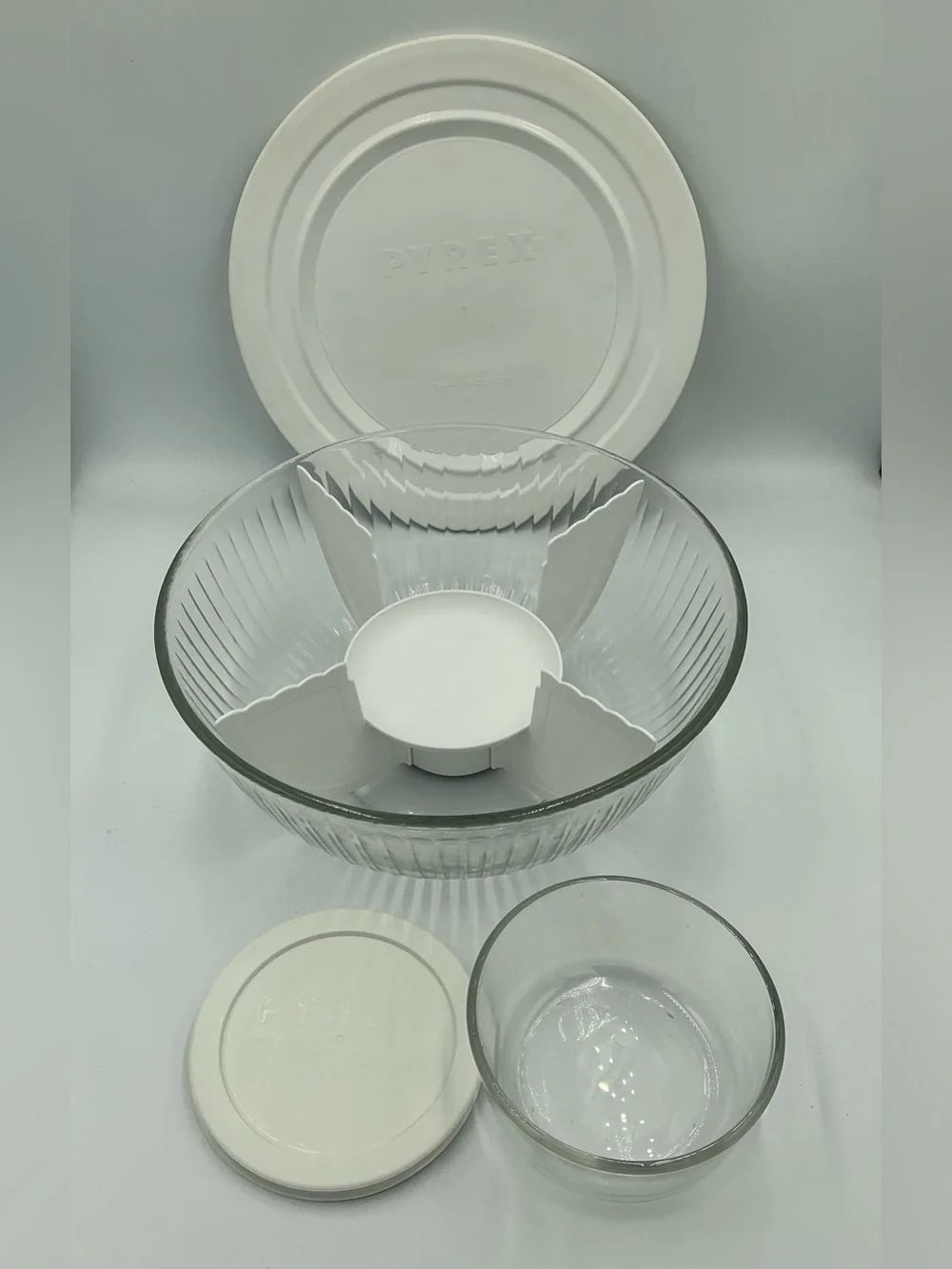 Pyrex Portables 7404-PC 4.5qt Round Fluted Bowl W/Divider Dip Bowl W/O The Bag